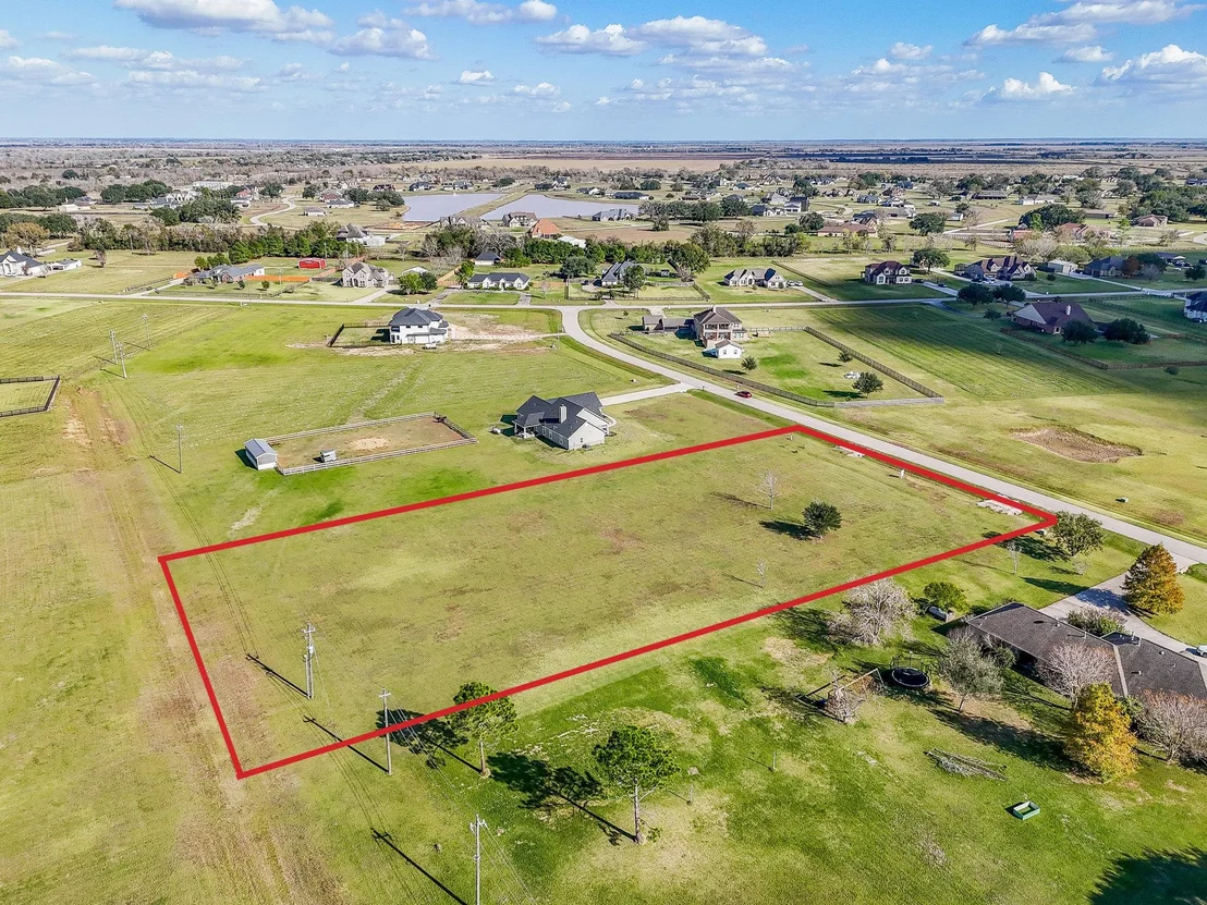 Photo of 702 Comanche Trail DR
