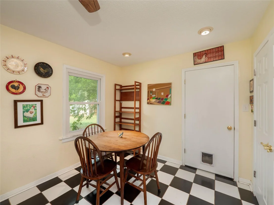 Photo of 700 Lewis DR