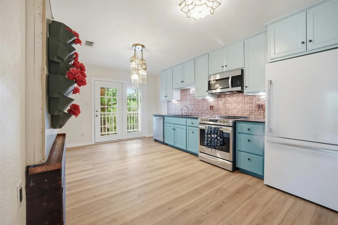 Photo of 1104 Franklin DR