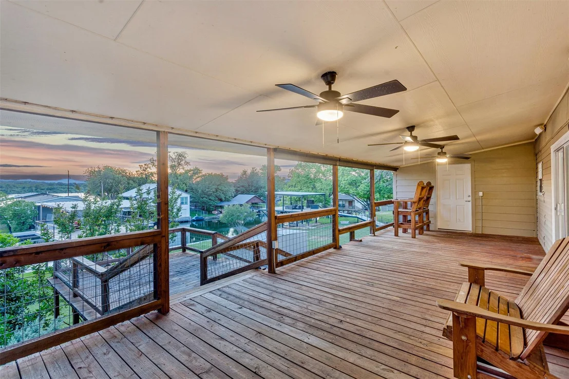 Photo of 702 Liveoak RD