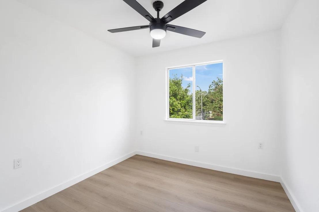 Photo of 815 Sheraton Ave