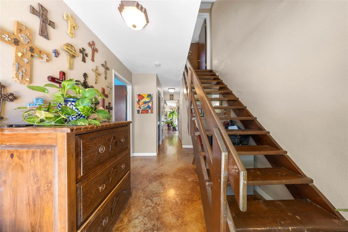 Photo of 305 Clear Springs RD