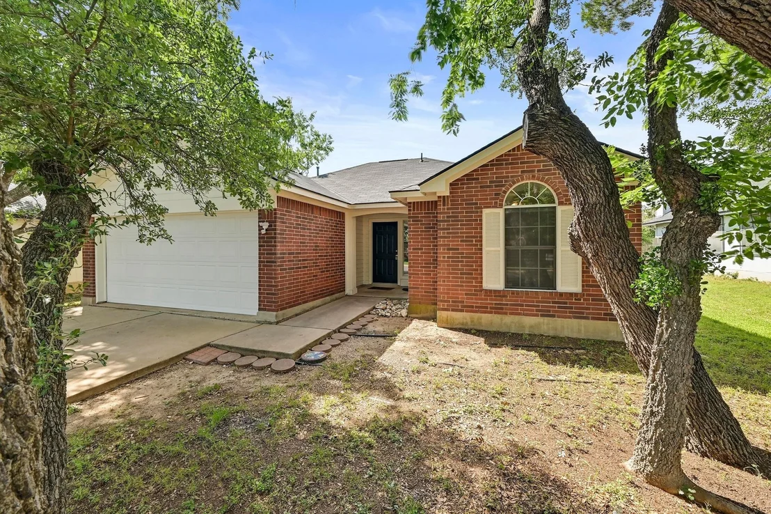 Photo of 902 Honeysuckle DR