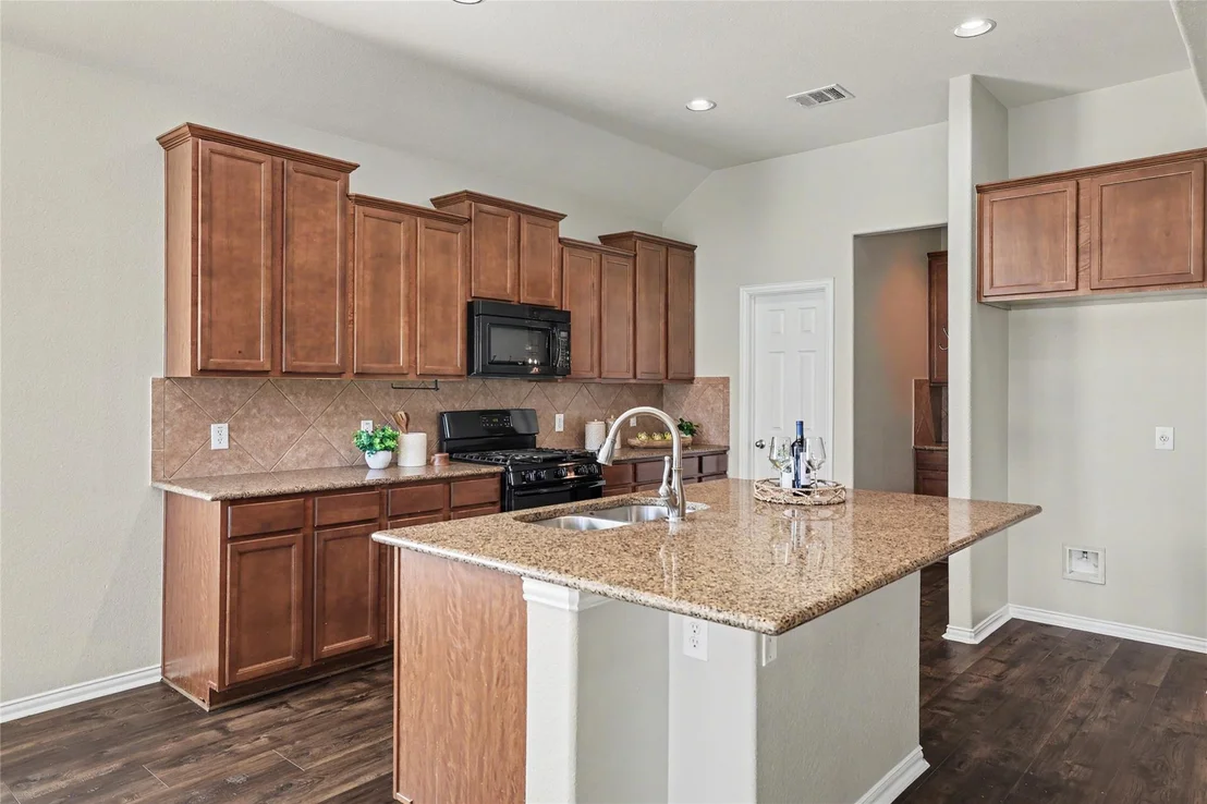 Photo of 903 Madrone DR