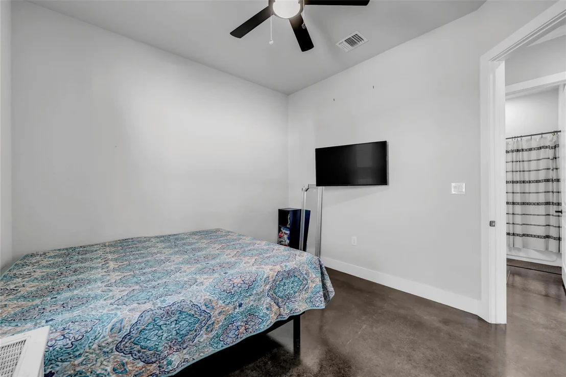 Photo of 113 S Thomas CV