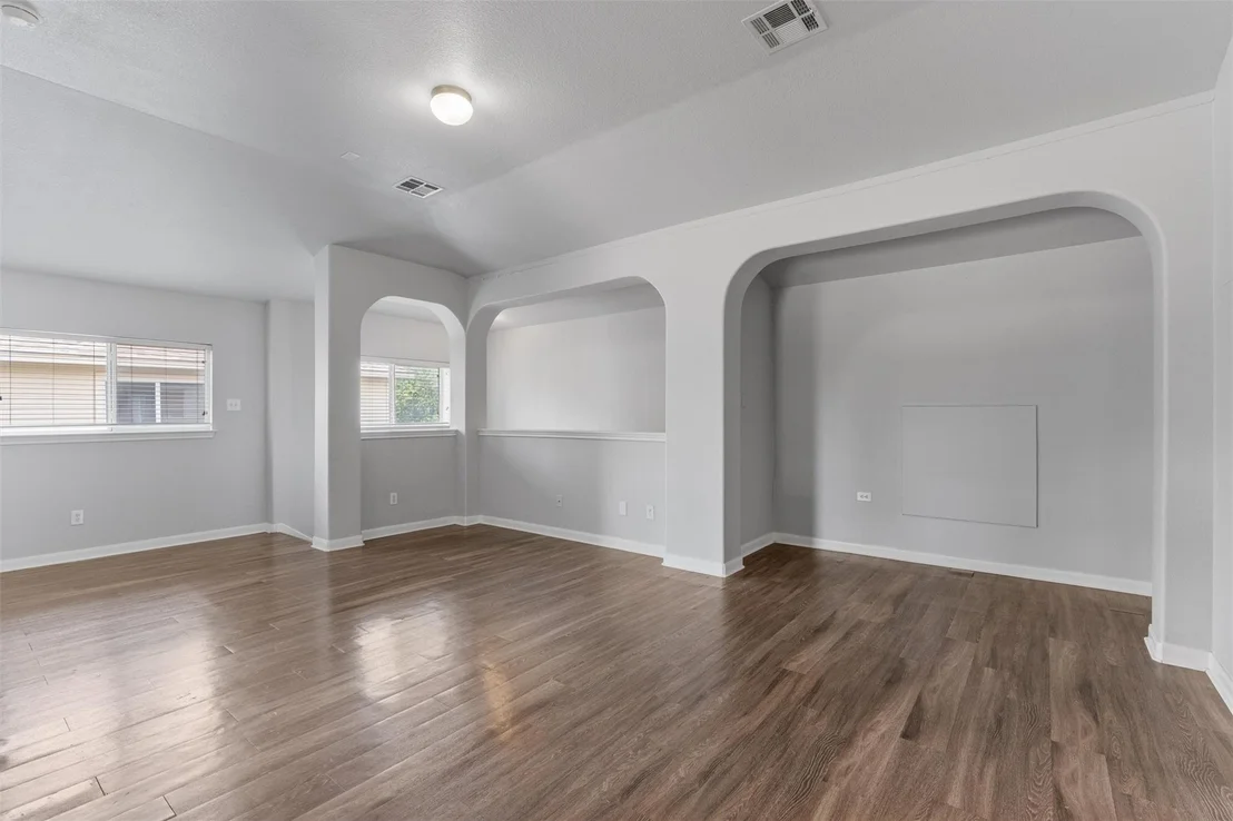 Photo of 198 Covent DR