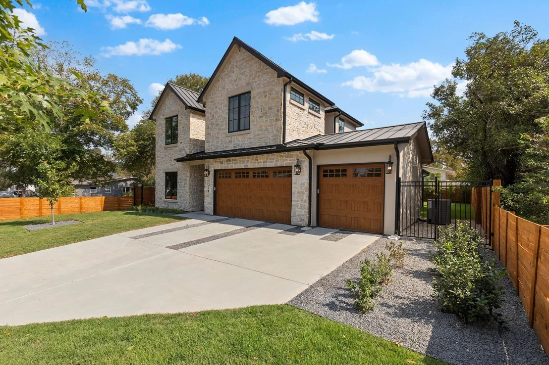Photo of 2318 Westoak