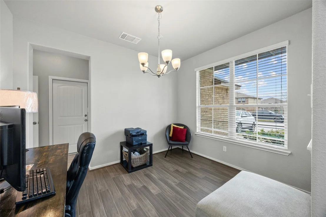 Photo of 124 Igneous LN