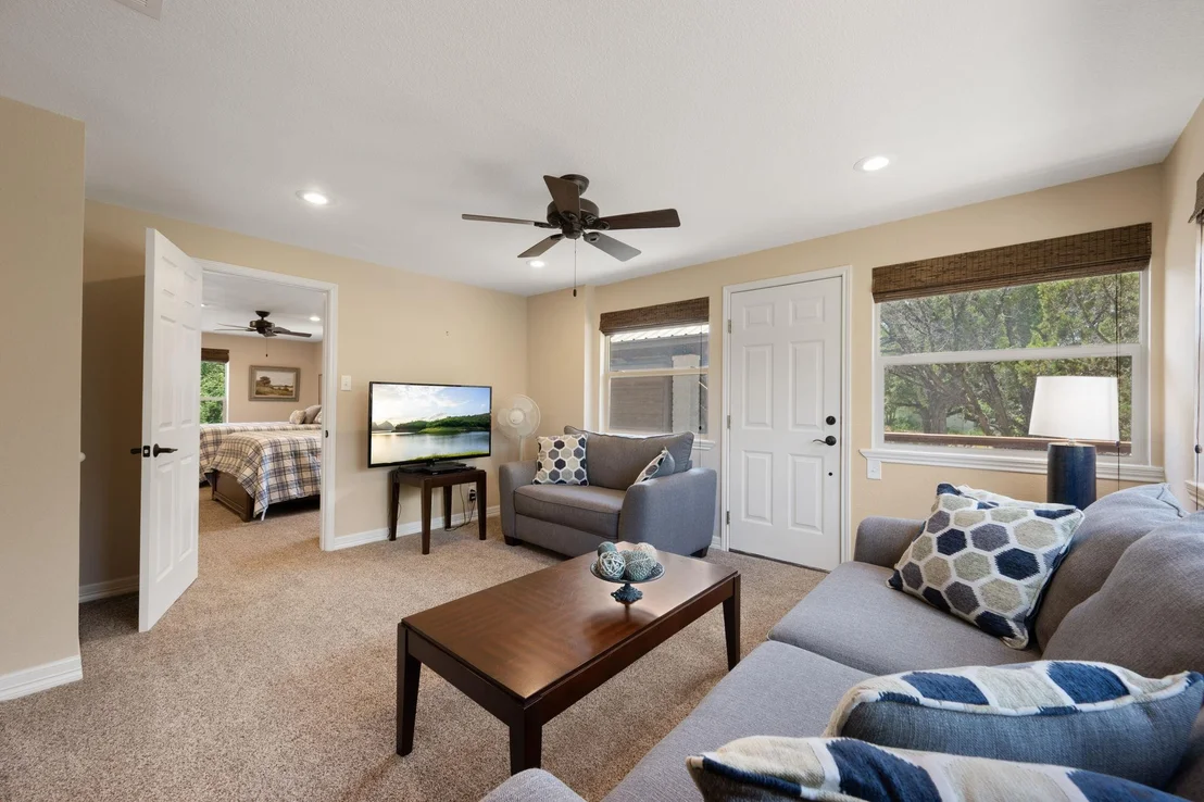 Photo of 1105 Edgewater DR