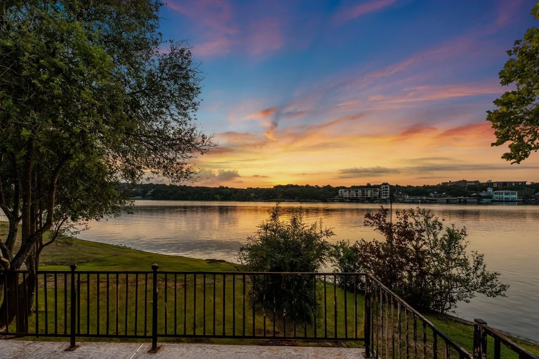 Photo of 1700 Lakeshore DR