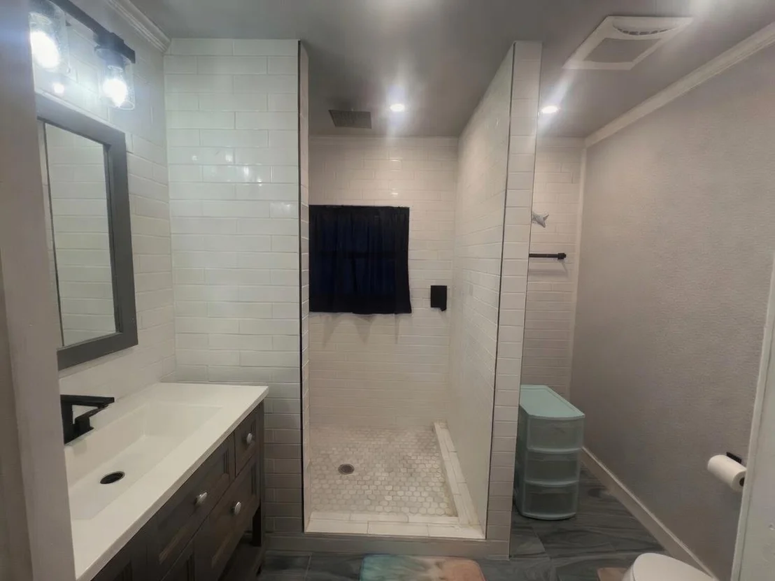 Photo of 107 W 7th ST