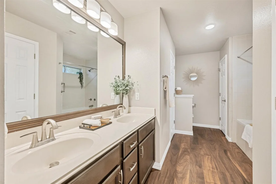 Photo of 1851 Greening WAY