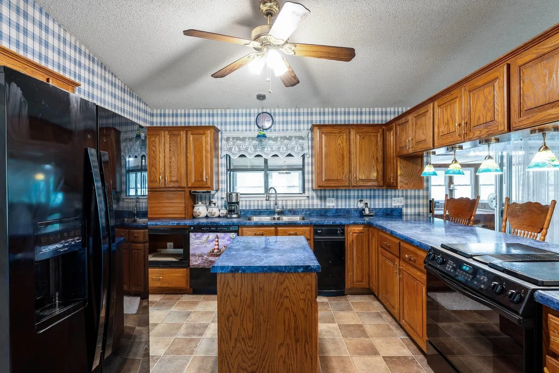 Photo of 651 High Low DR