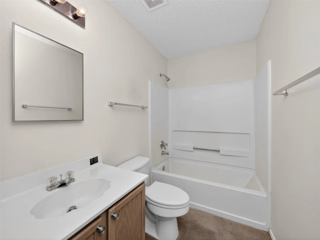 Photo of 15300 Iola CV