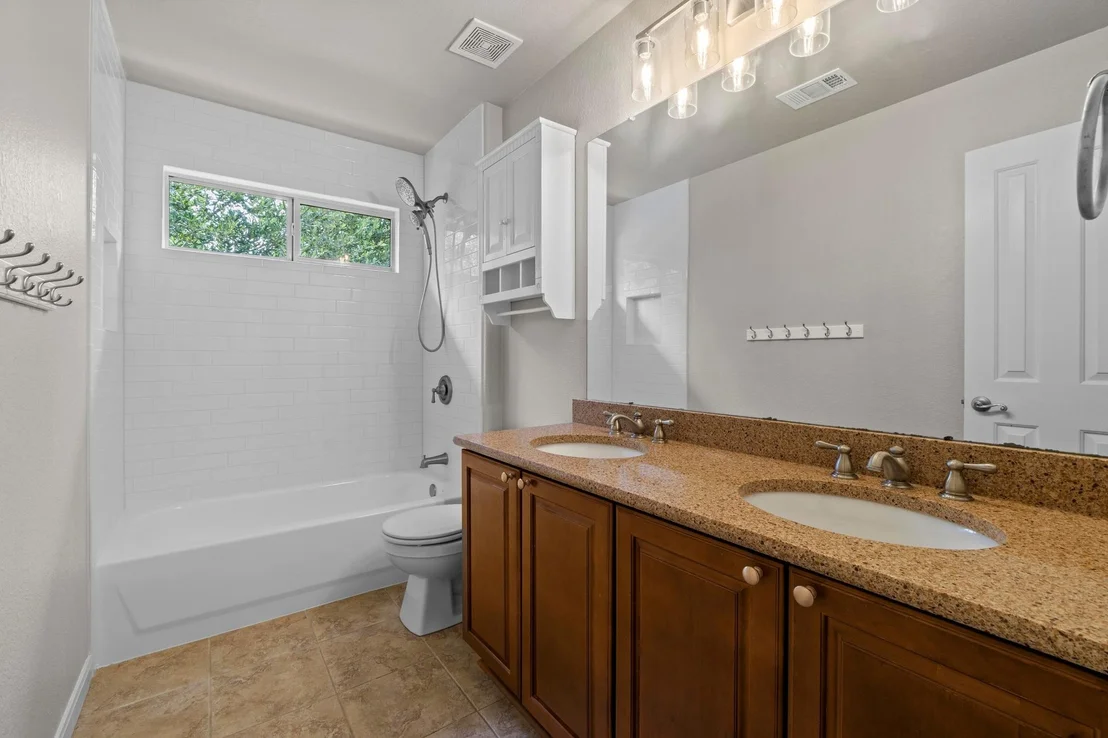 Photo of 1104 Camden CV