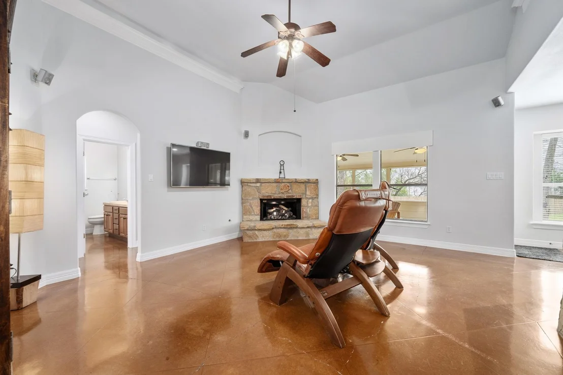 Photo of 531 Leanna Oak LOOP