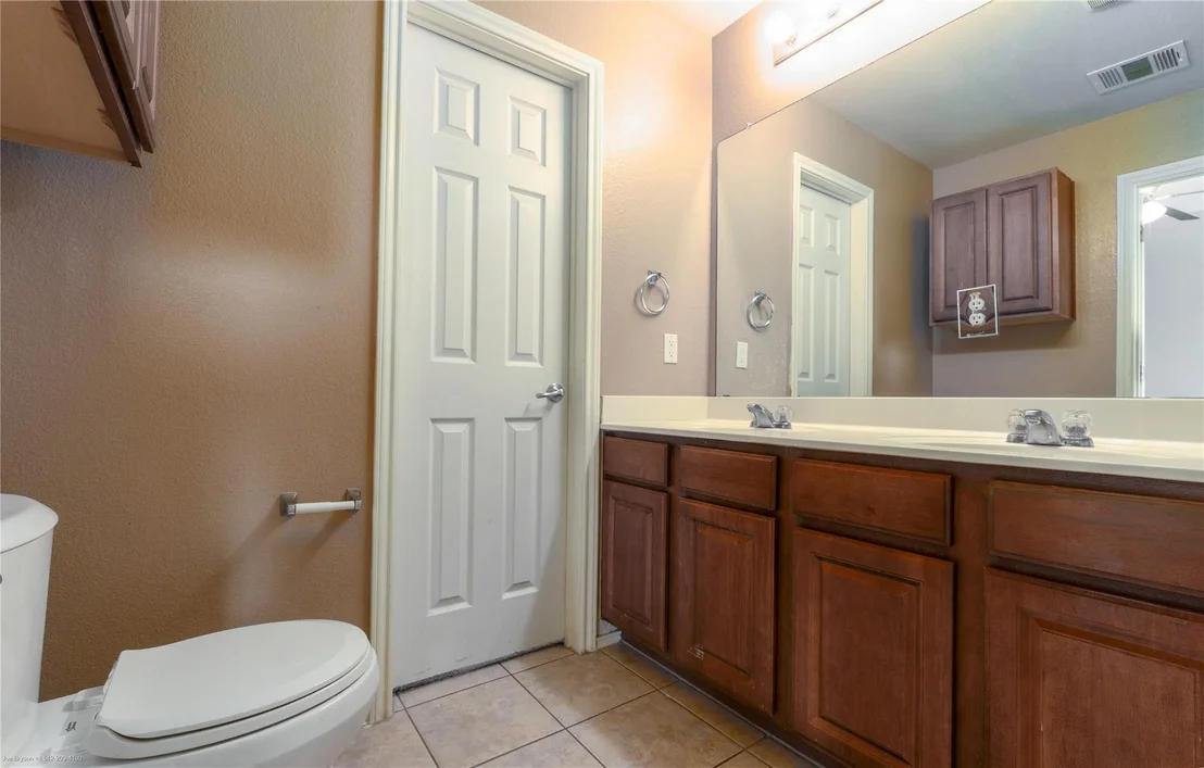Photo of 103 Ashwood N
