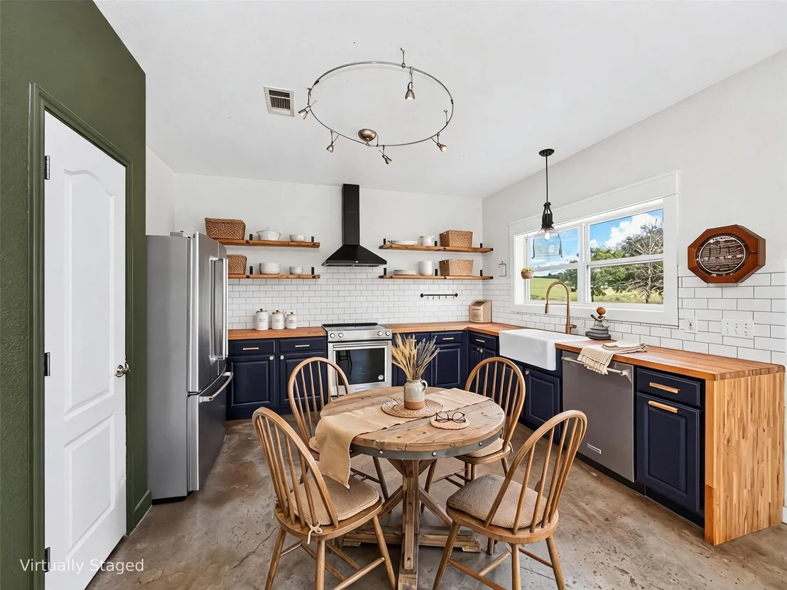 Photo of 245 Country LN