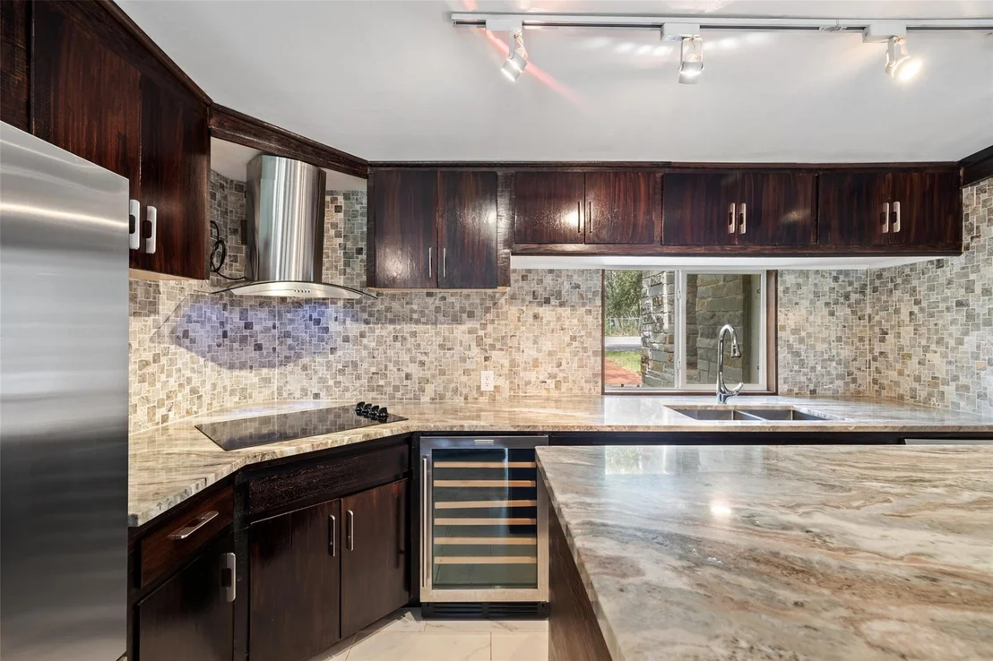 Photo of 107 Lake View DR
