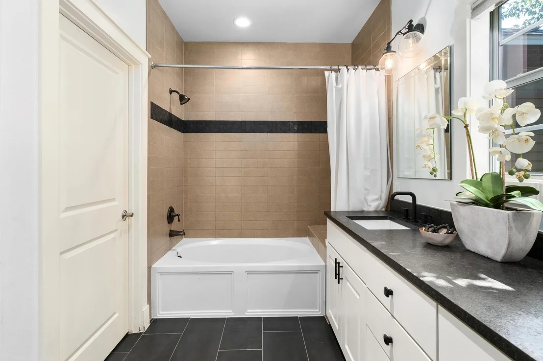 Photo of 3612 Oakmont BLVD