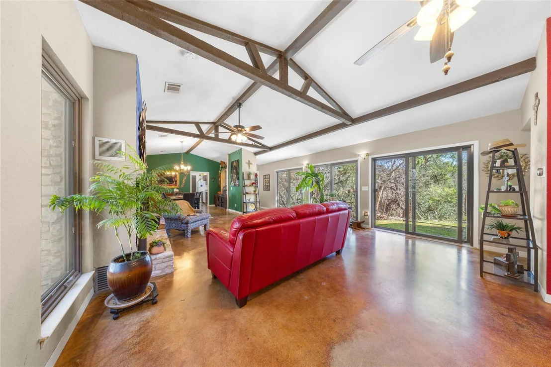 Photo of 305 Clear Springs RD