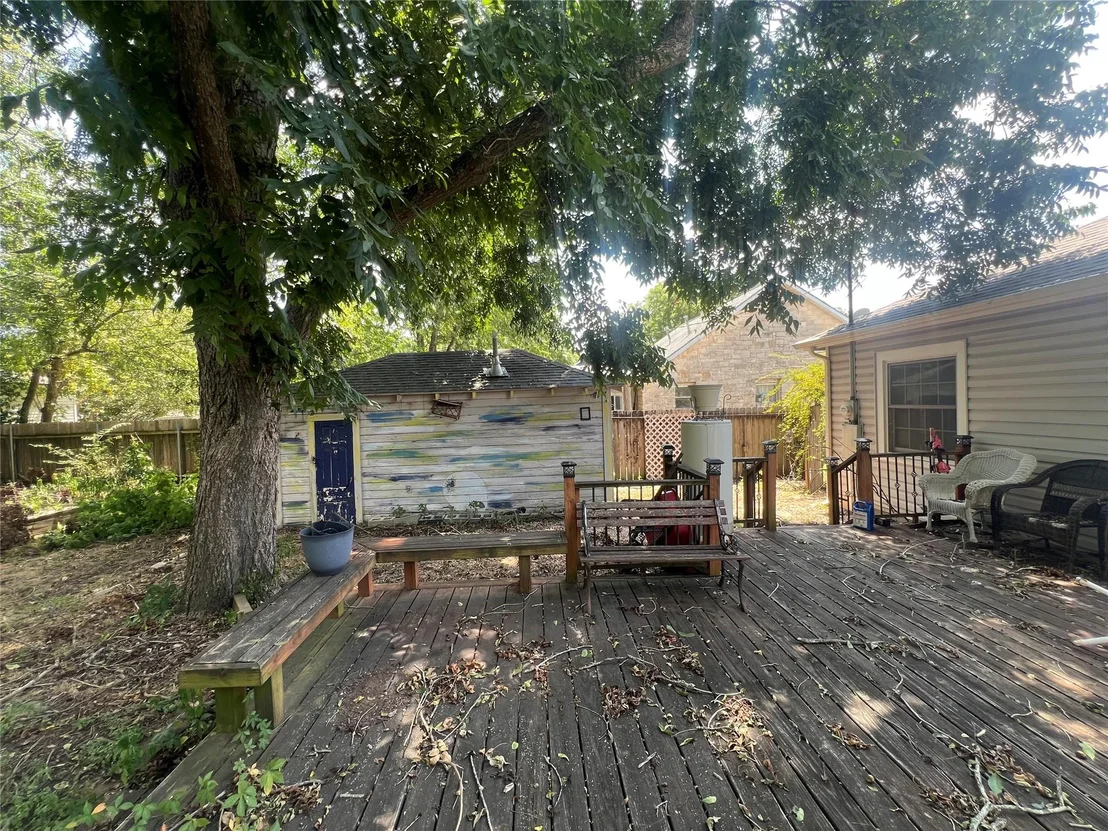Photo of 107 W 7th ST