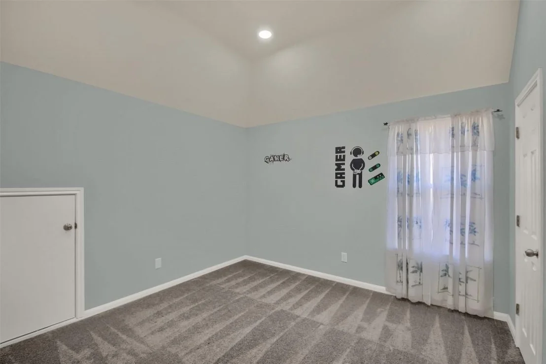 Photo of 222 Paddington DR