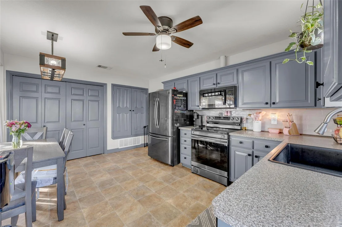 Photo of 555 Live Oak DR