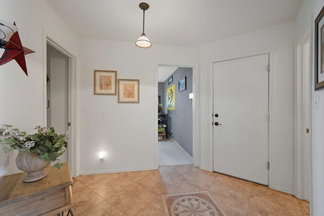 Photo of 903 E Olympic DR