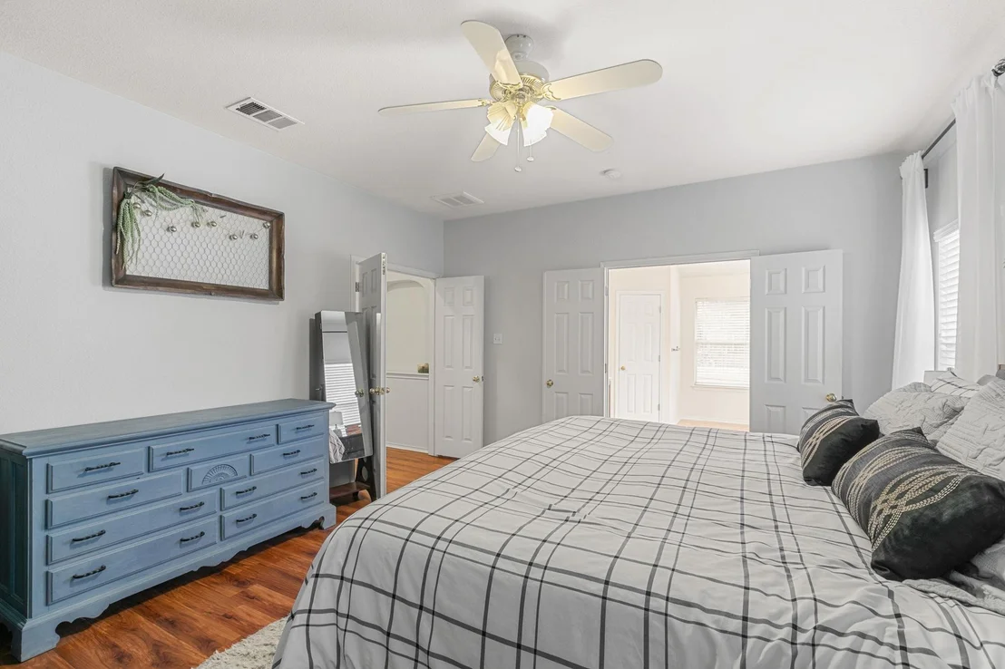 Photo of 659 Cullen BLVD