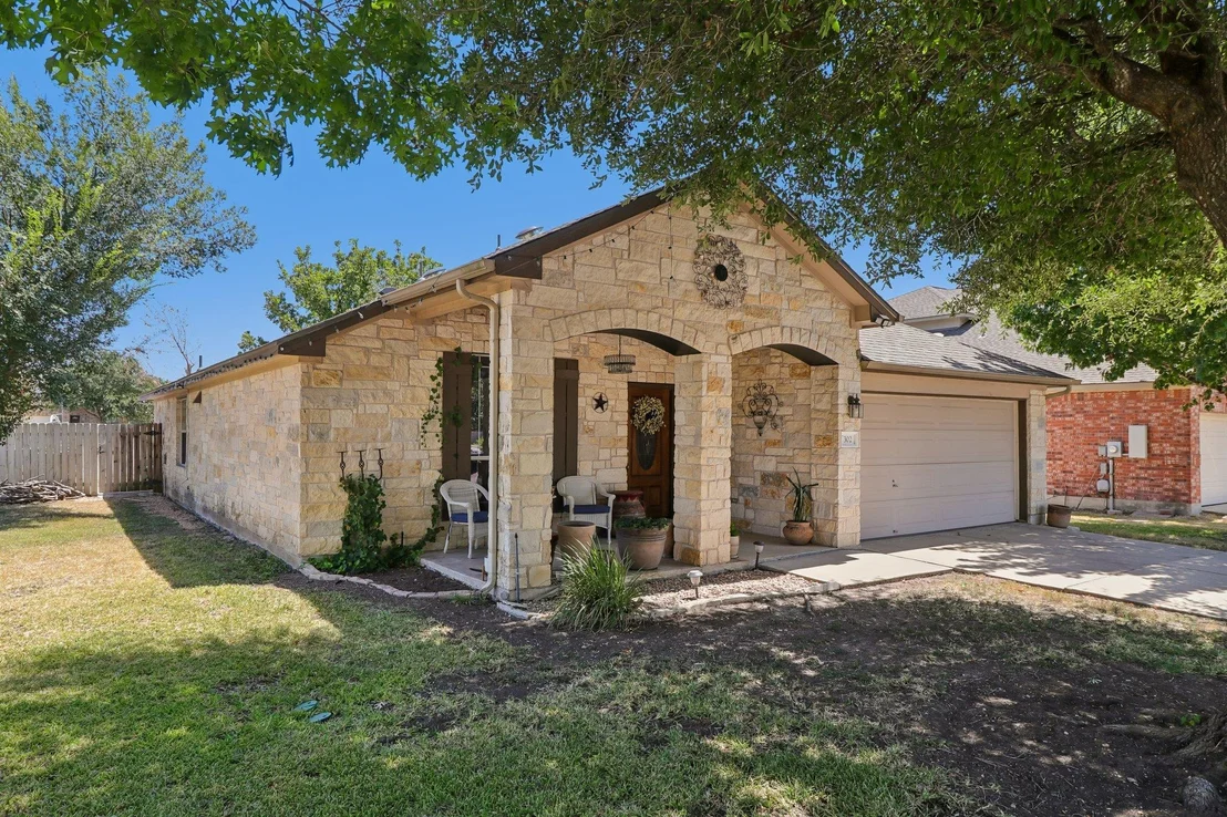 Photo of 302 Lone Star BLVD