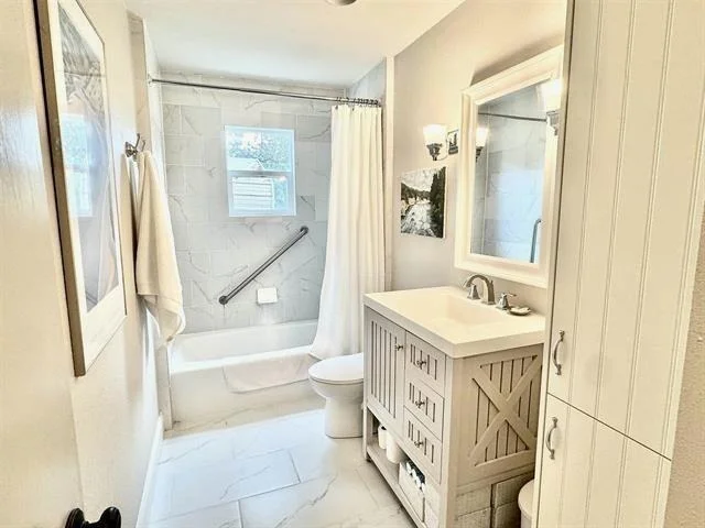Photo of 402 Laurel LN