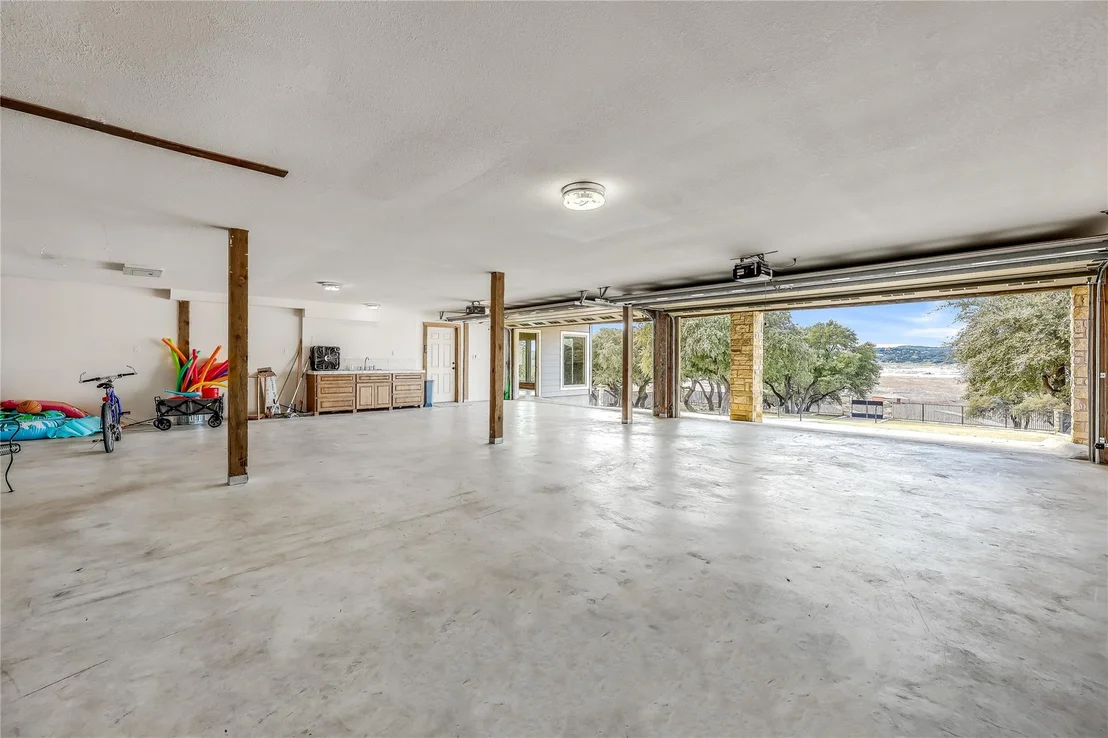 Photo of 610 Deckhouse DR