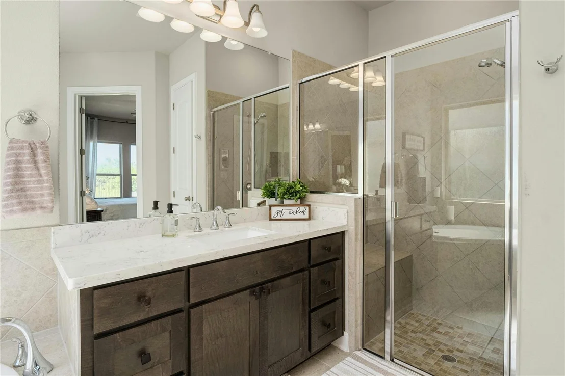 Photo of 401 Jacksdaw DR