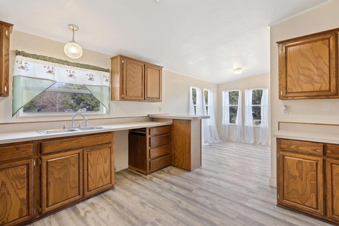 Photo of 502 E Pecan DR