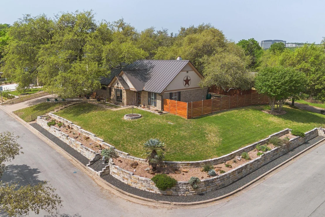 Photo of 2100 Four Oaks LN
