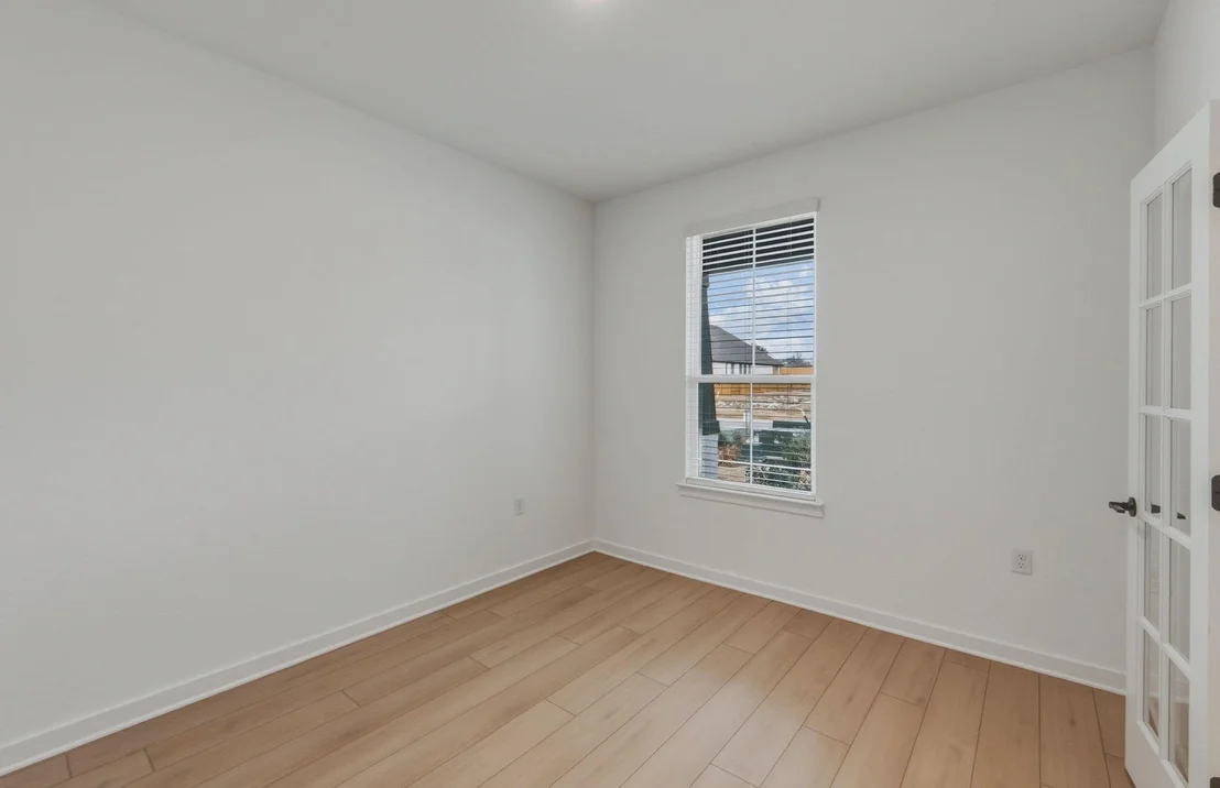 Photo of 124 Adlai Ave