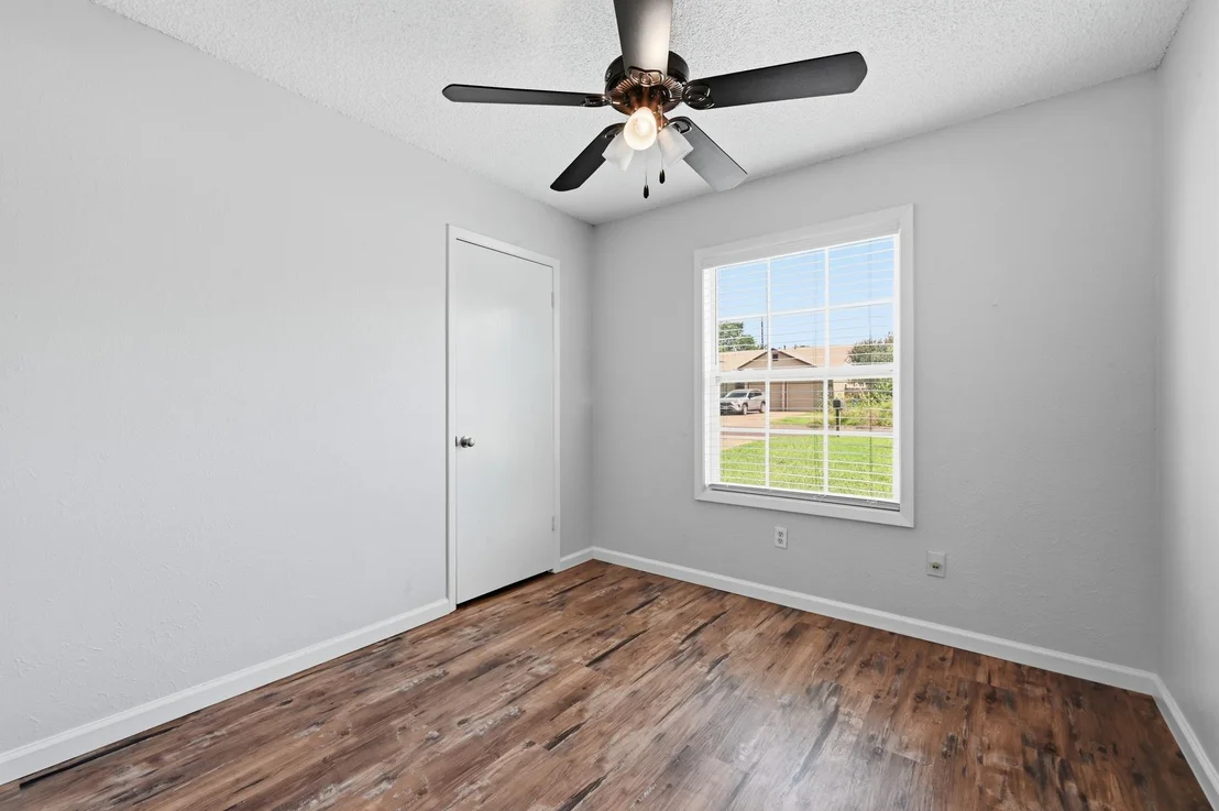 Photo of 5509 Porsche LN