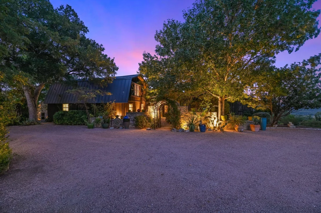 Photo of 3911 Lago Vista DR