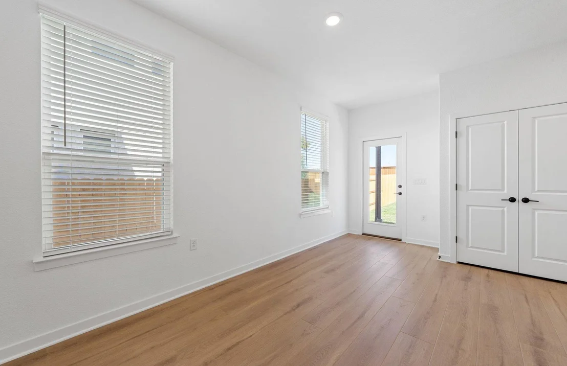 Photo of 125 Adlai Ave
