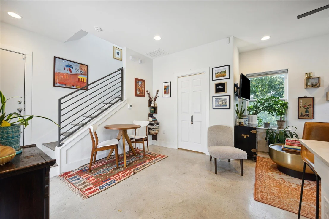 Photo of Unit B at 5006 Baker ST