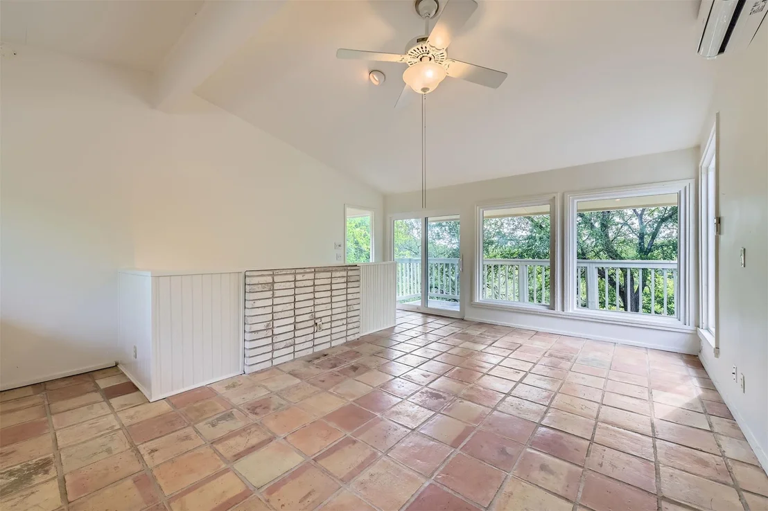 Photo of 1901 Cresthaven DR