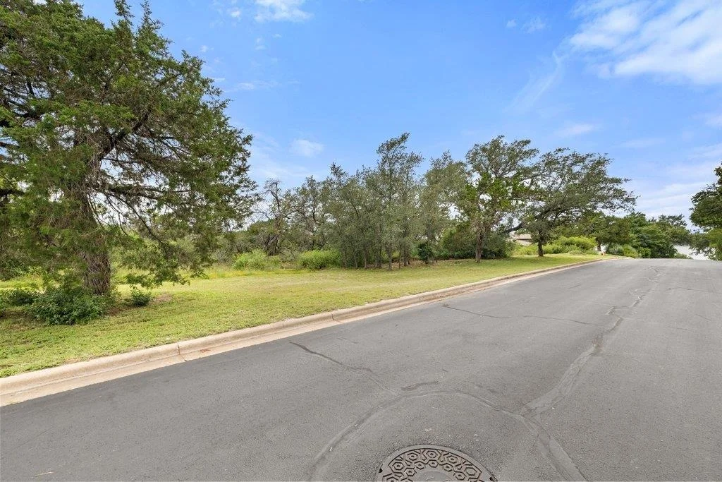 Photo of 16009 Chateau Ave