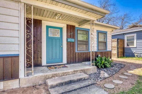 Photo of 607 W North Loop BLVD
