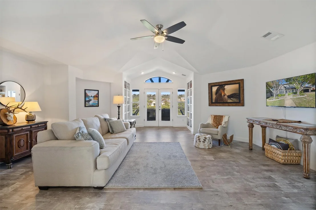 Photo of 3833 River Place BLVD