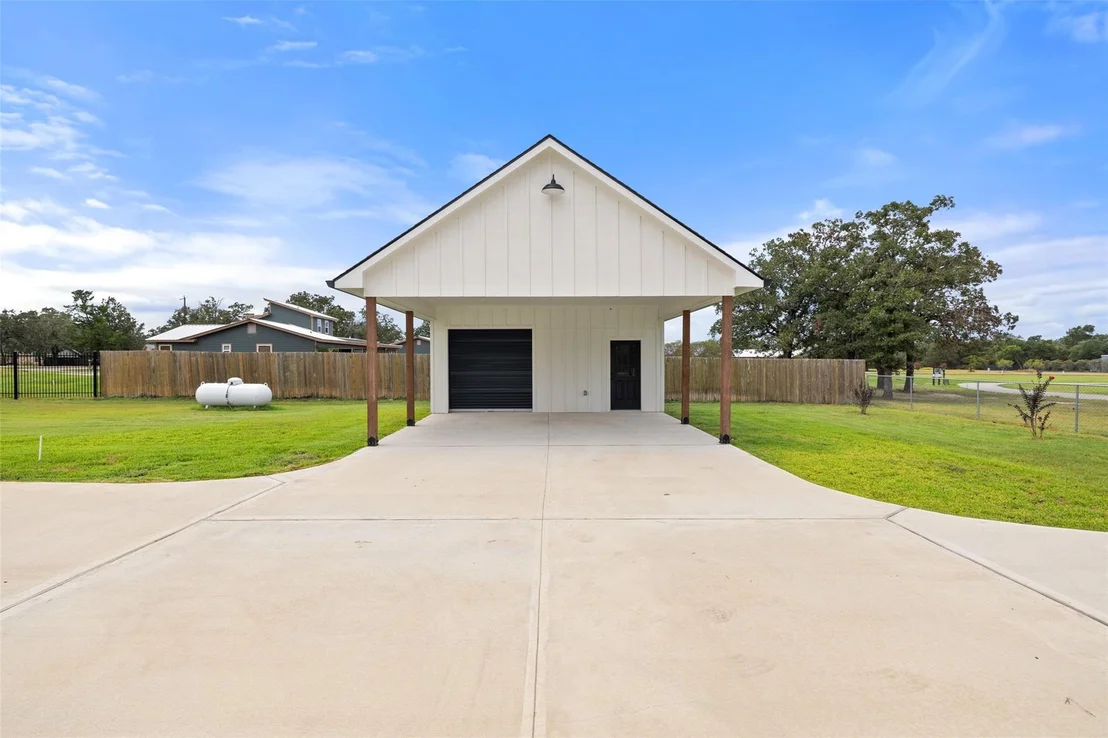 Photo of 1017 County Road 229 RD