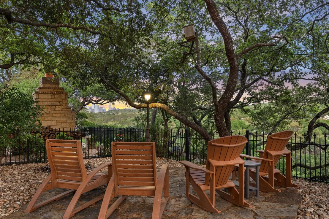 Photo of 2717 Bartons Bluff LN