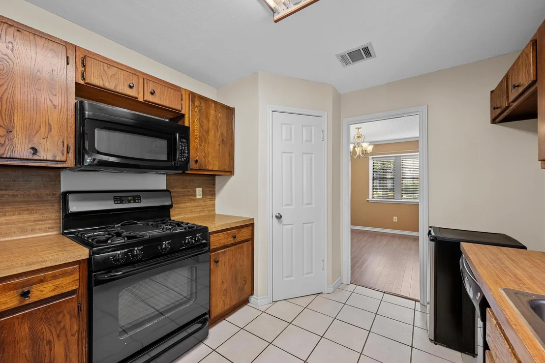 Photo of 2412 W Messick LOOP
