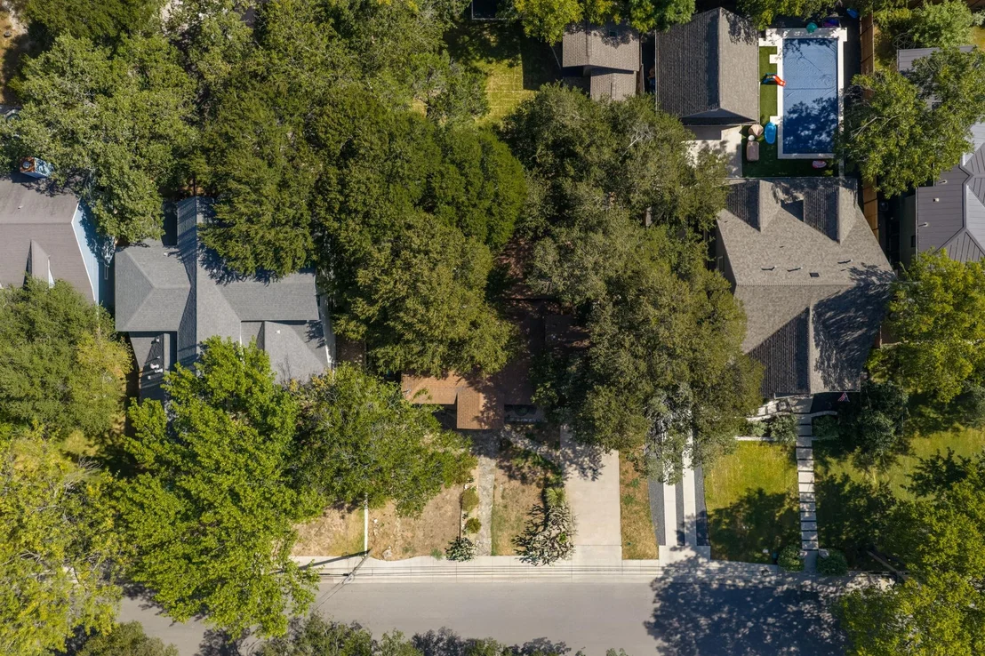Photo of 2500 W 12th ST