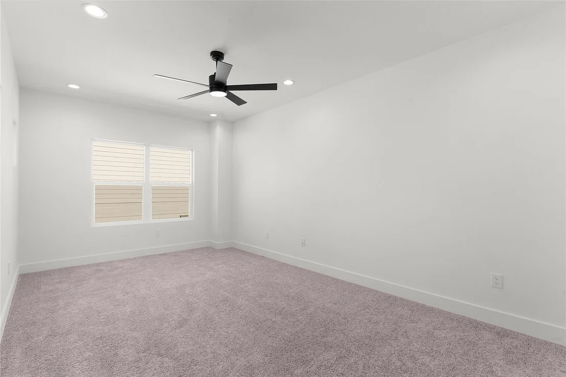 Photo of 105 Carmen CV